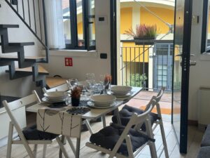romana loft milano sud zona soggiorno pranzo